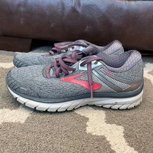 Brooks tennis shoes